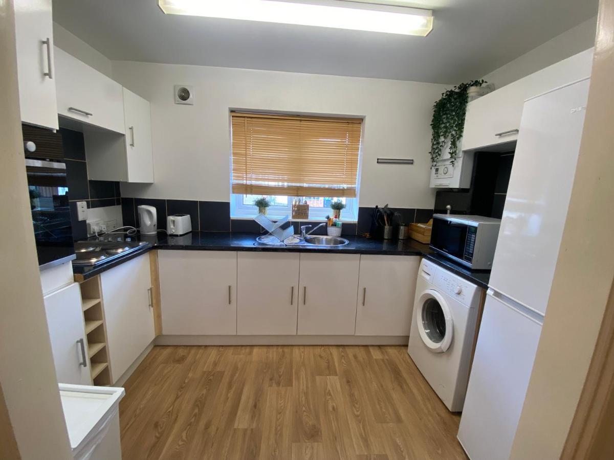 ロンドン Private House With Free Park For Group Near Wembley Stationヴィラ エクステリア 写真